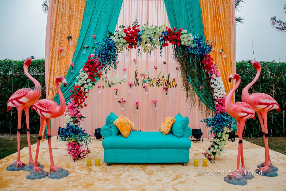 Photo of Mehendi couple seat with tropical theme