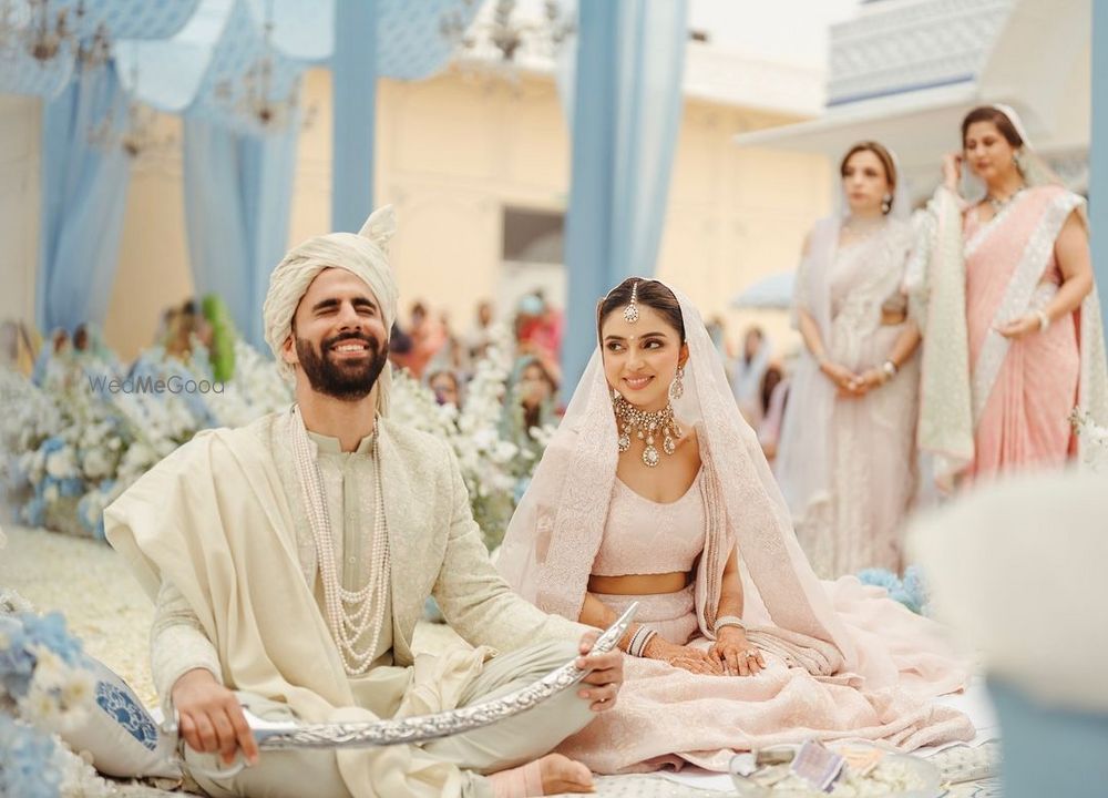 Photo of Minimal bride and groom anand karaj photo