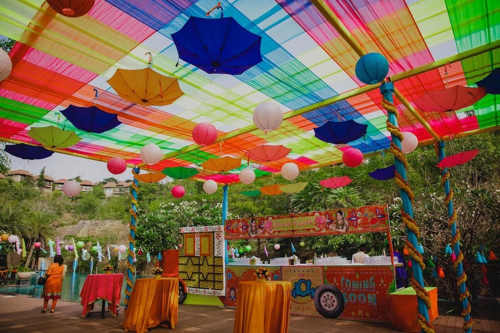 Photo of Mehendi decor colourful with parasols