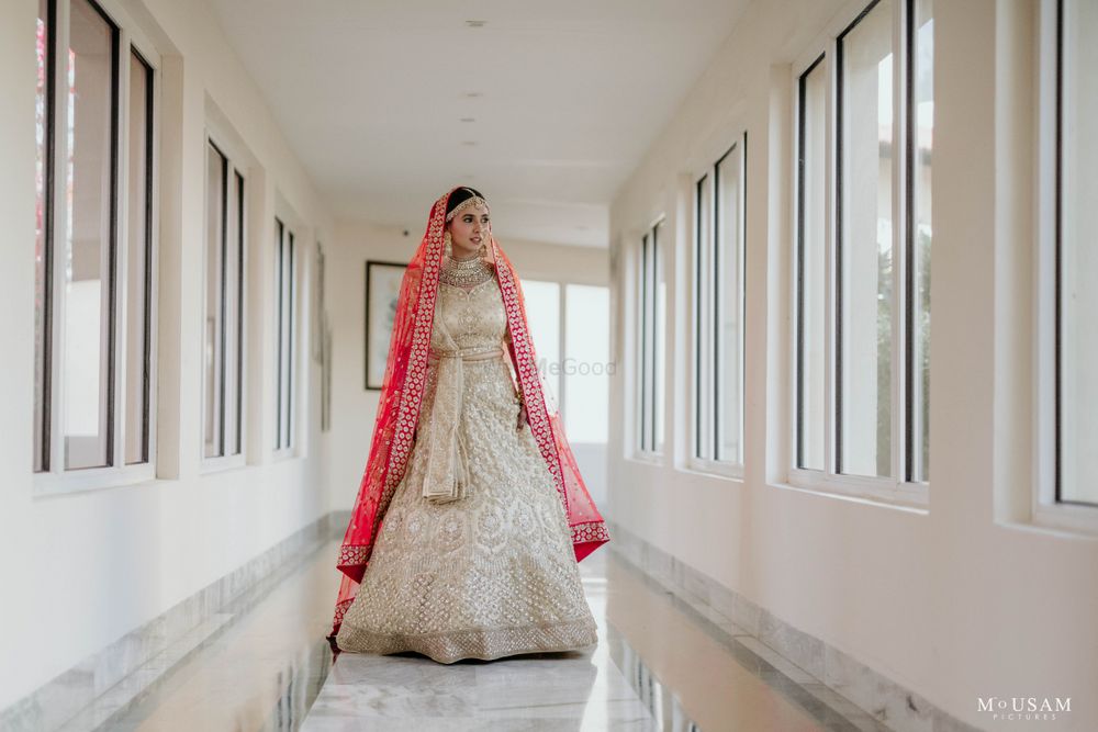 Photo of contrasting red double dupatta with a gold lehenga