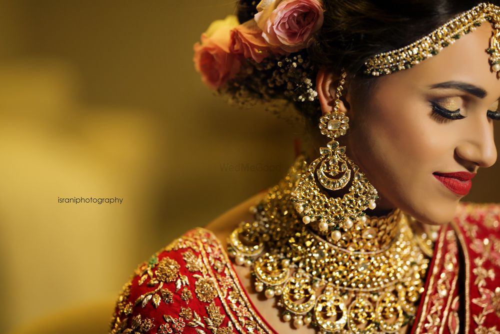 Photo of Stunning bridal portrait with gold jewellery for wedding