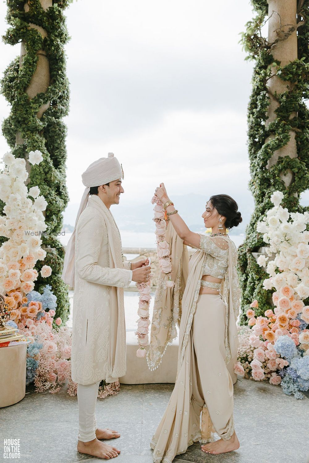 Photo of couple varmala portrait