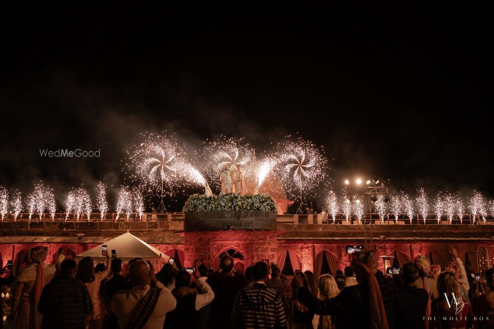 Photo of Magnificient fireworks at the background after the garland exchange ceremony