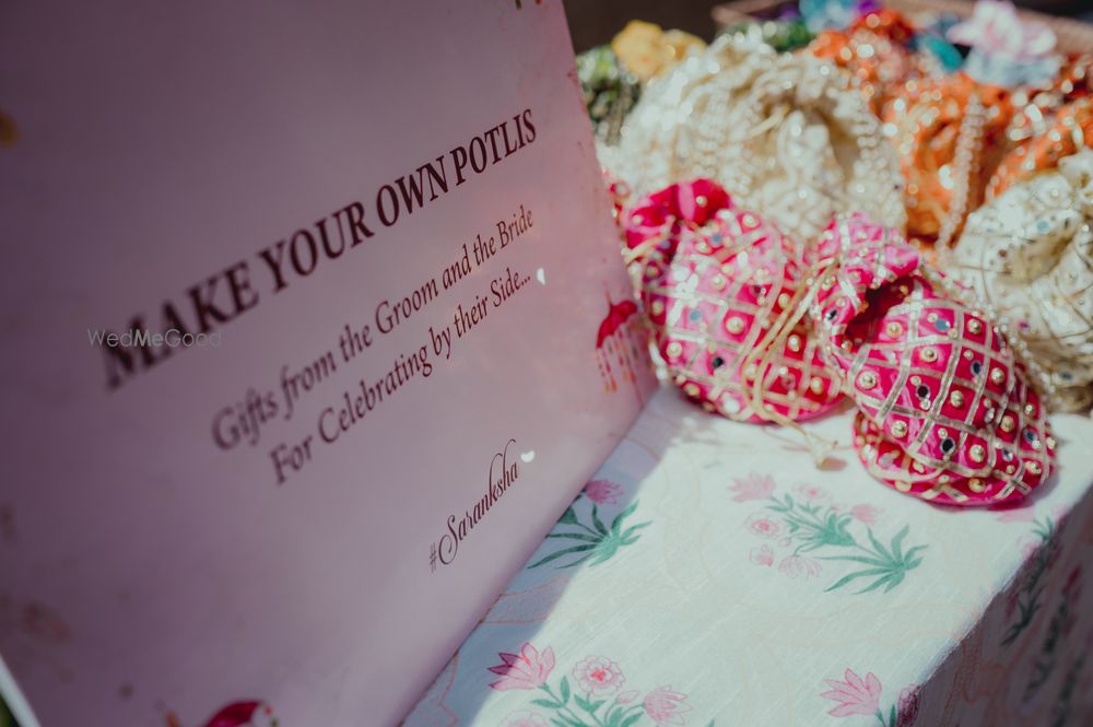 Photo of DIY 'make your own' potlis as Mehendi favor.