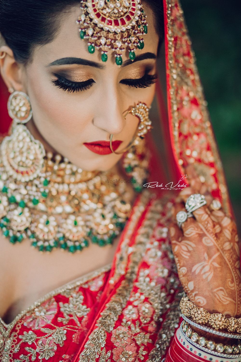 Photo of bridal makeup with heavy contouring