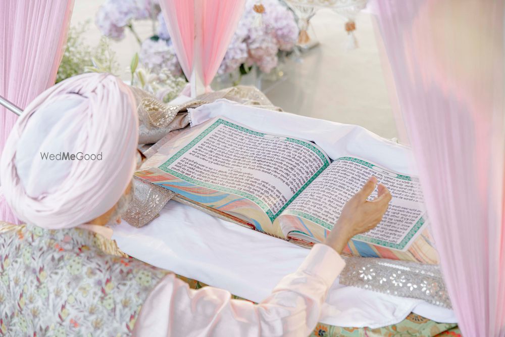 Photo of candid shot of anand karaj ceremony