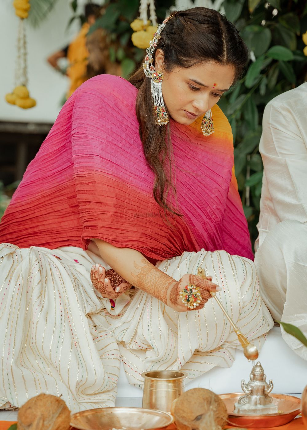 Photo of Gorgeous crushed ombre dupatta with some stunning pearl earrings and statement ring