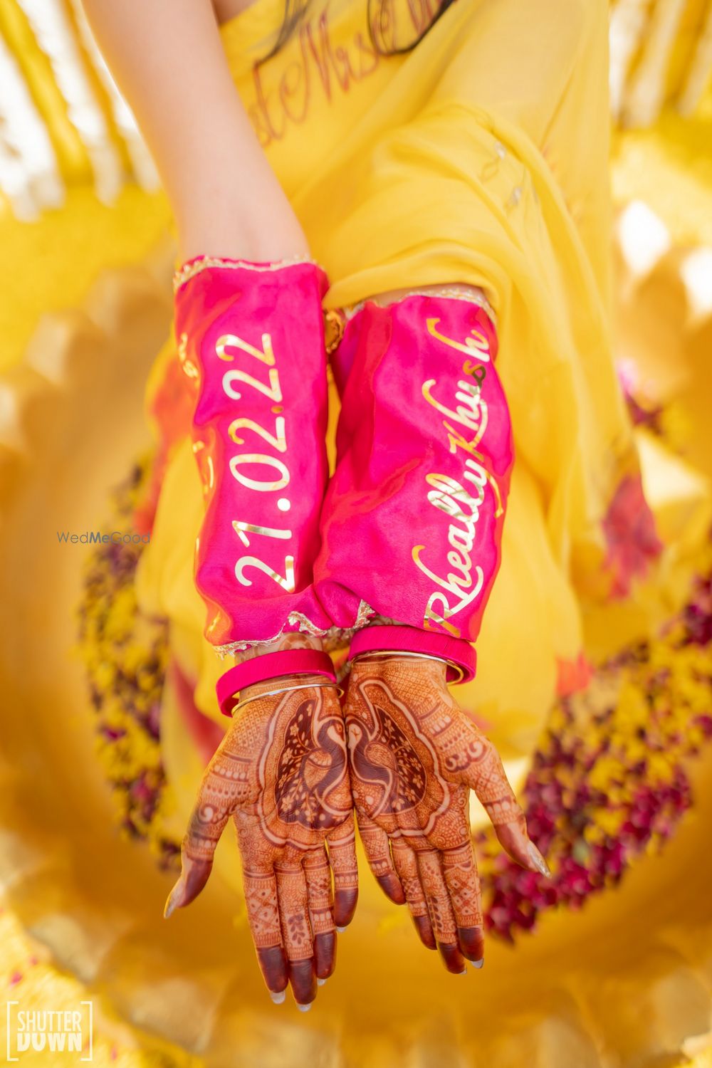 Photo of Pretty mehendi design and personalized chuda covers