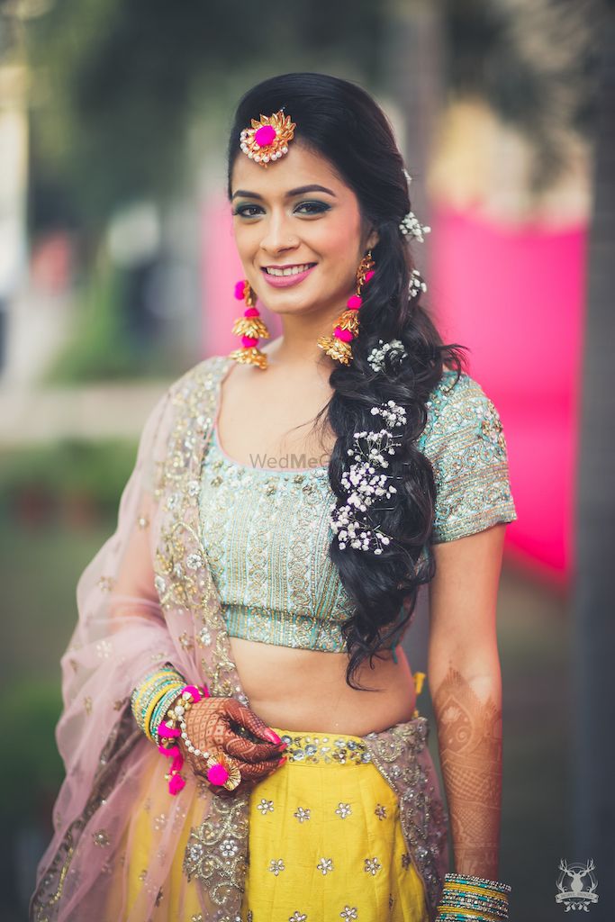 Photo of Mehendi bridal look with gota jewellery and open hairstyle