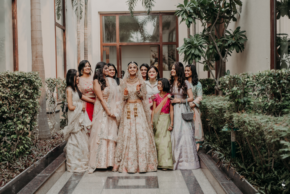Photo of Bride with bridesmaids on wedding day
