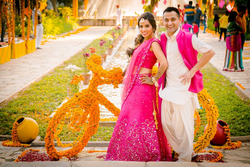 Bright Pink Wedding Photoshoot & Poses Photo
