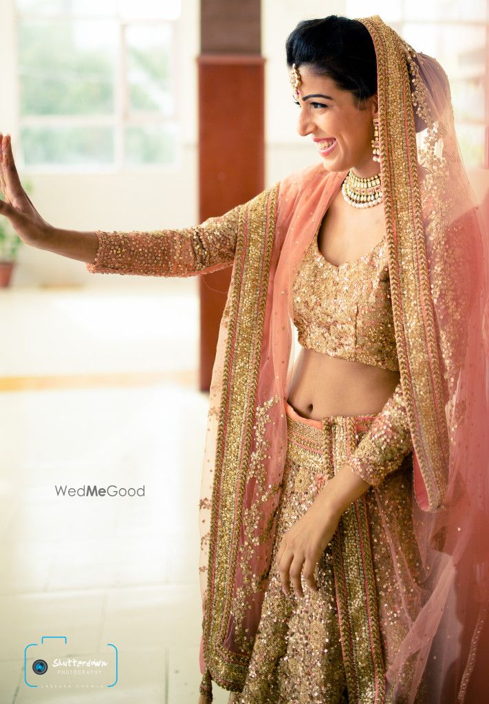 Photo of bride dupatta placement