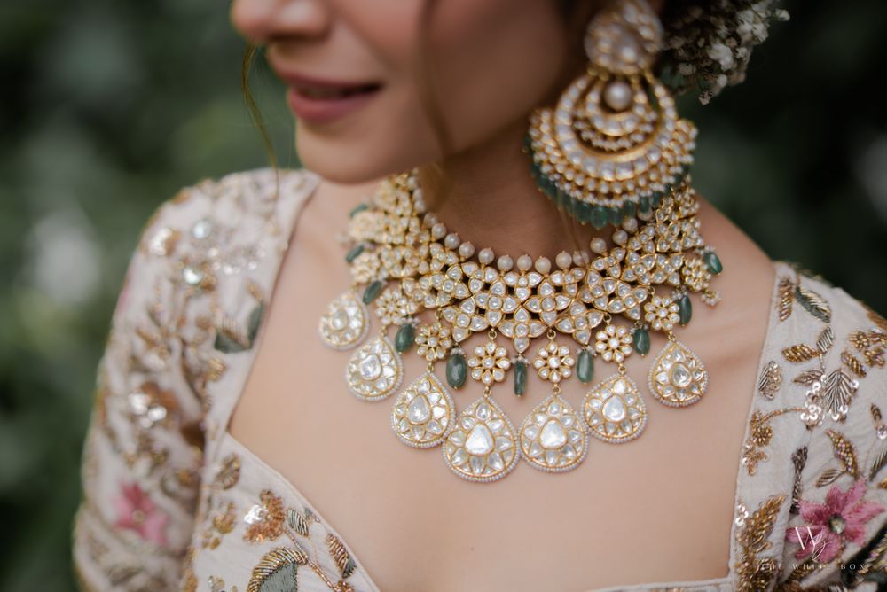 Photo of A stunning shot of the bridal jewellery set in polki and kundan work with emerald and diamonds