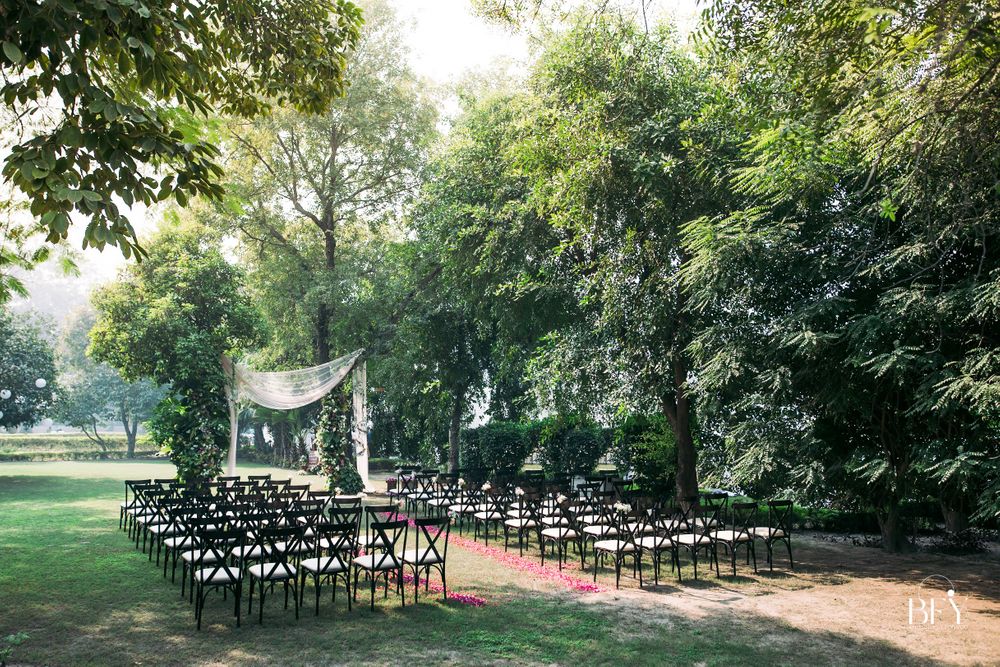 Photo of intimate setting for small home weddings in outdoor