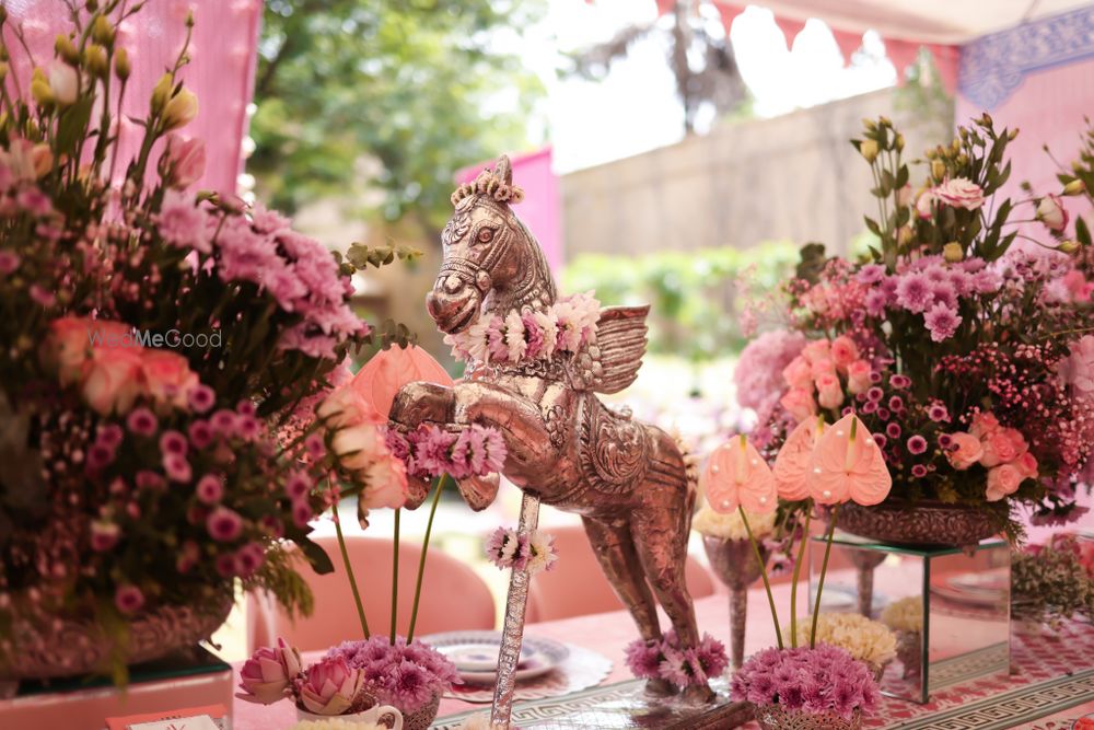 Photo of Unique and quirky horse centerpieces for table setting with pink flowers