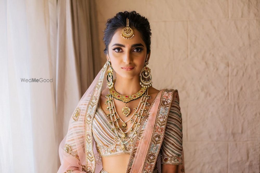 Photo of Bridal portrait with nude bridal makeup