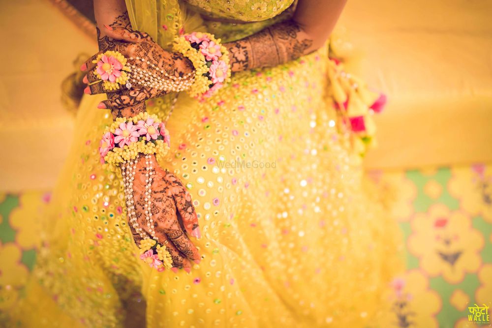 Photo of Mehendi hands with yellow and pink haathphool