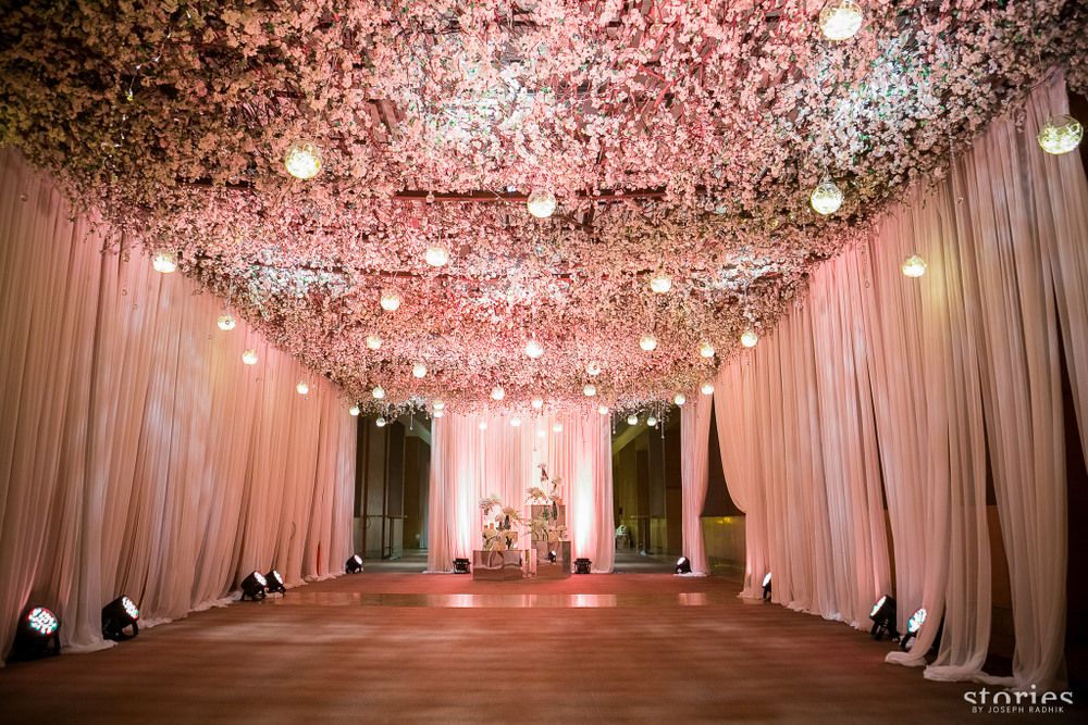 Photo of Dreamy reception decor in white and lavender