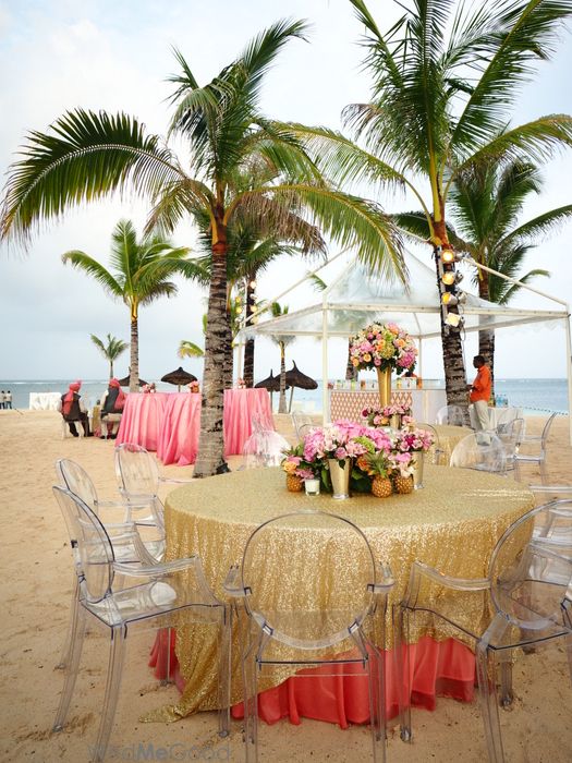 Photo of beach wedding decor