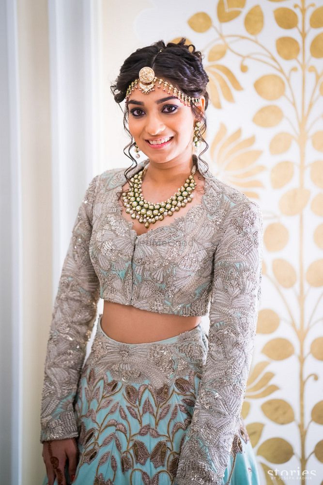 Photo of Anamika khanna outfit on sister of the bride