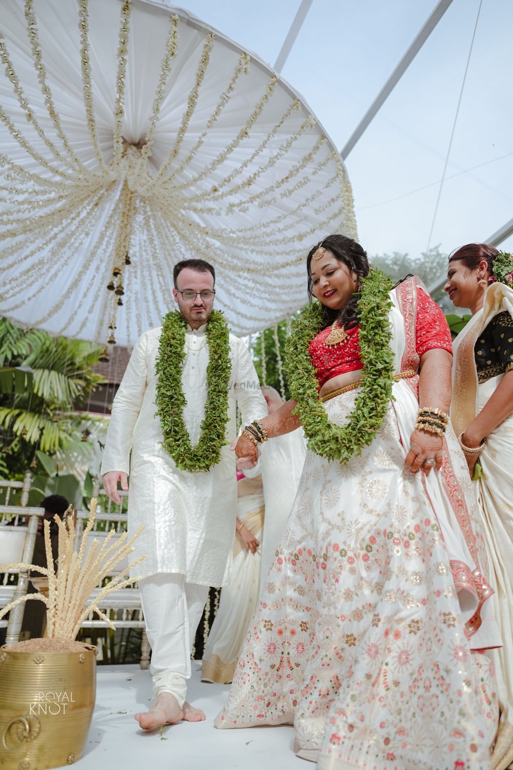 Photo of simple home wedding in red and white lehenga and green jaimala