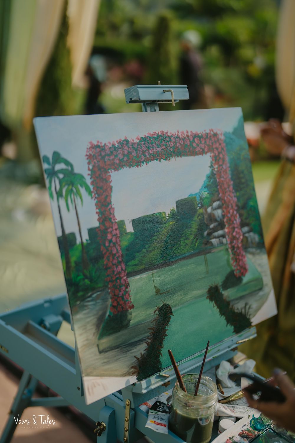 Photo of A live painting idea for capturing the wedding day in a unique way