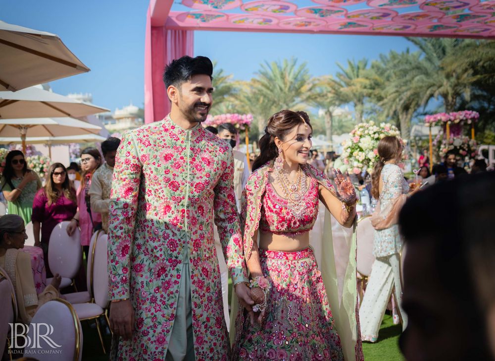 Photo of Bride and Groom twinning on their sangeet