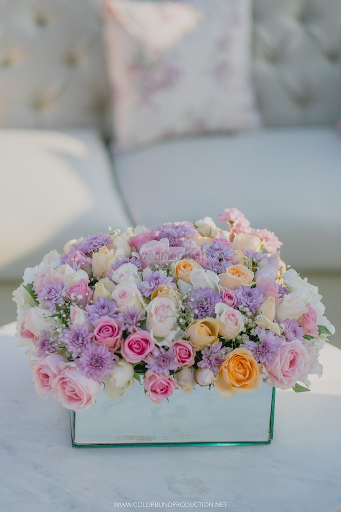 Photo of Floral centrepiece idea with coloured roses