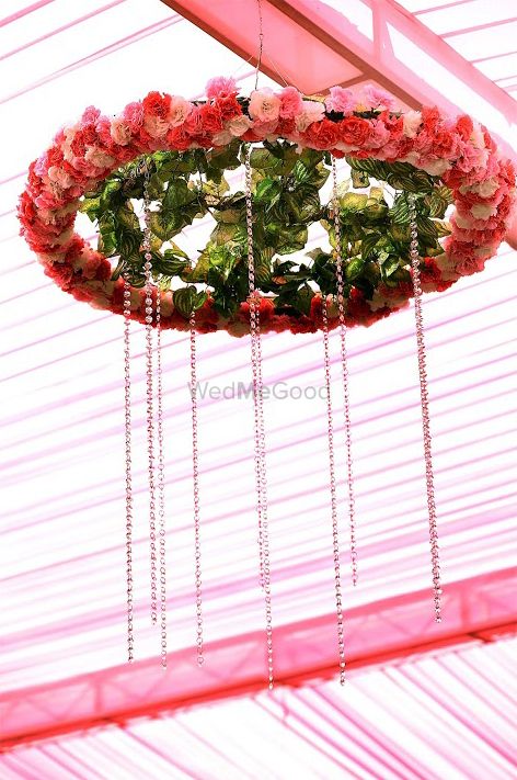 Photo of Suspended decor with floral chandelier