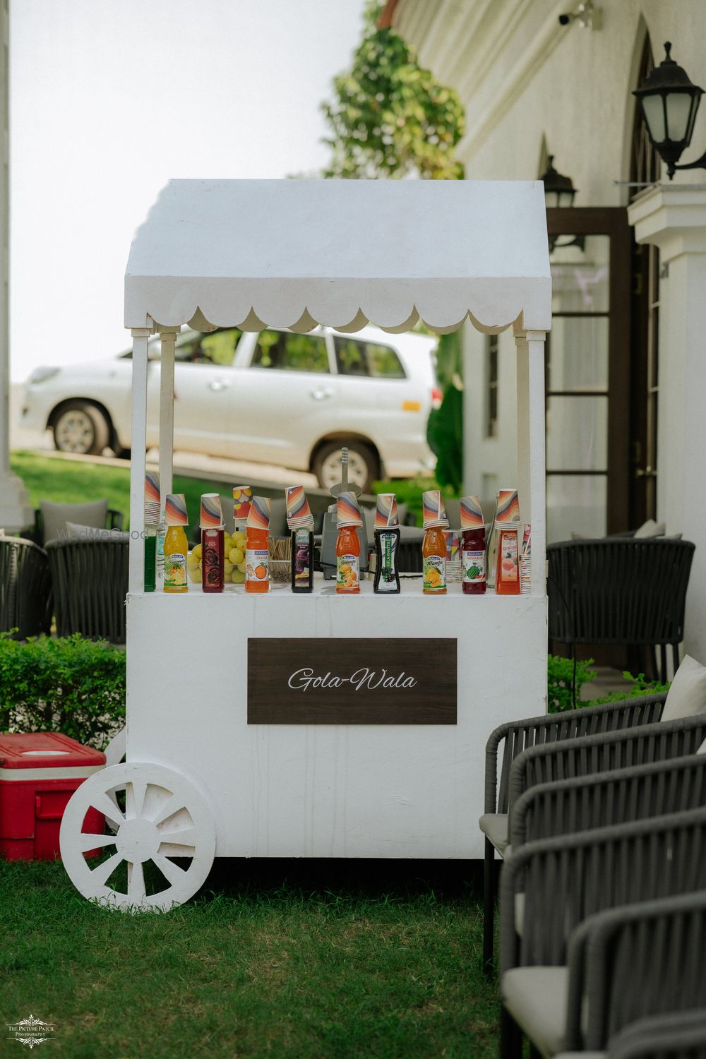 Photo of A unique gola-wala food station for a mehendi event