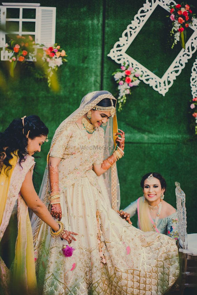 Photo of A bride in beige and her bridesmaids