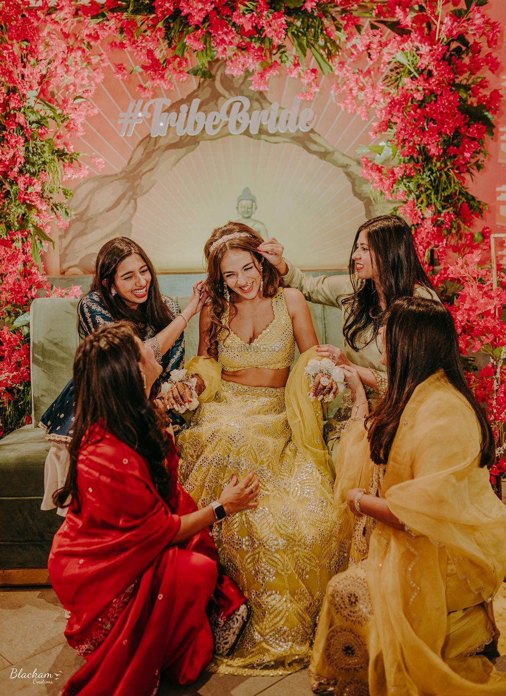 Photo of bright bride portrait with bridesmaids