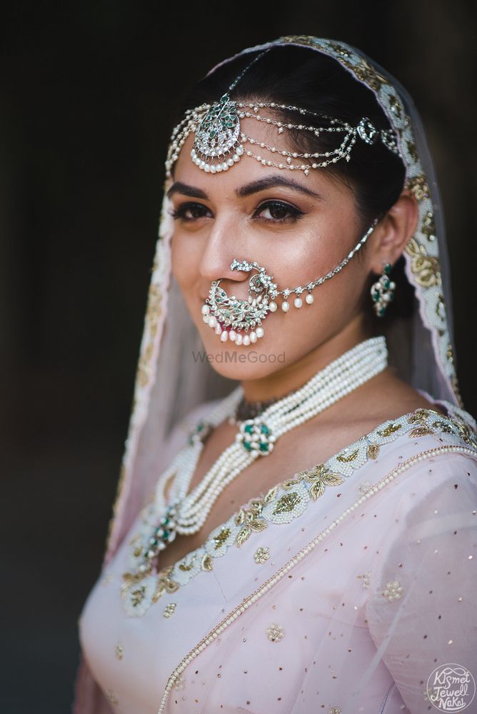 Photo of Unique bridal jewellery with vintage Nath and mathapatti