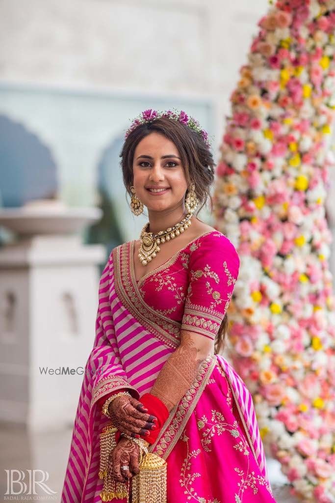 Photo of Bridal mehendi look in Sabyasachi lehenga