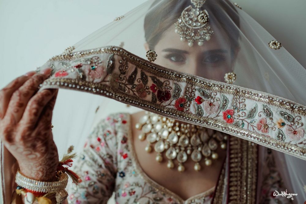Photo of bride with embroidered dupatta border showing