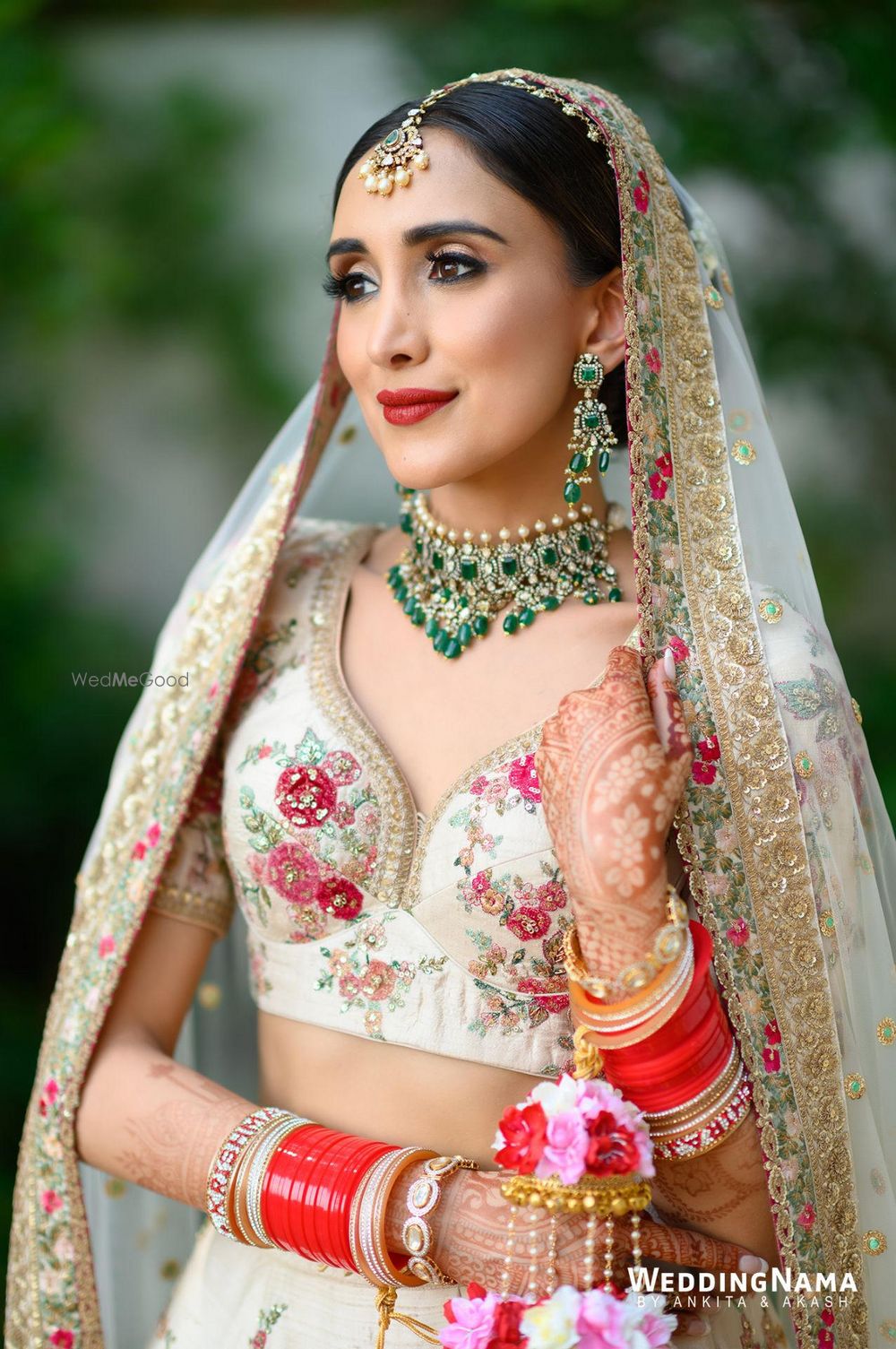 Photo of Emerald green necklace and earring set