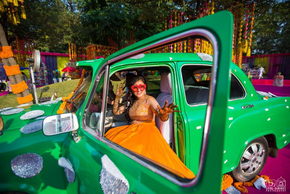 Wedding Photoshoot & Poses Photo green car