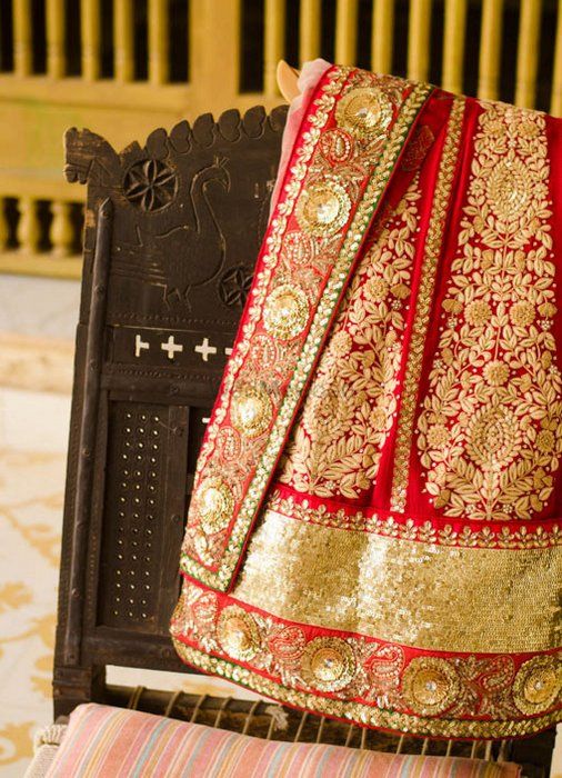 Photo of Lehenga sari red and gold with threadwork