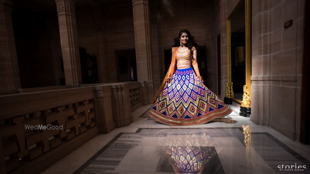 Photo of Twirling bride in purple lehenga on mehendi