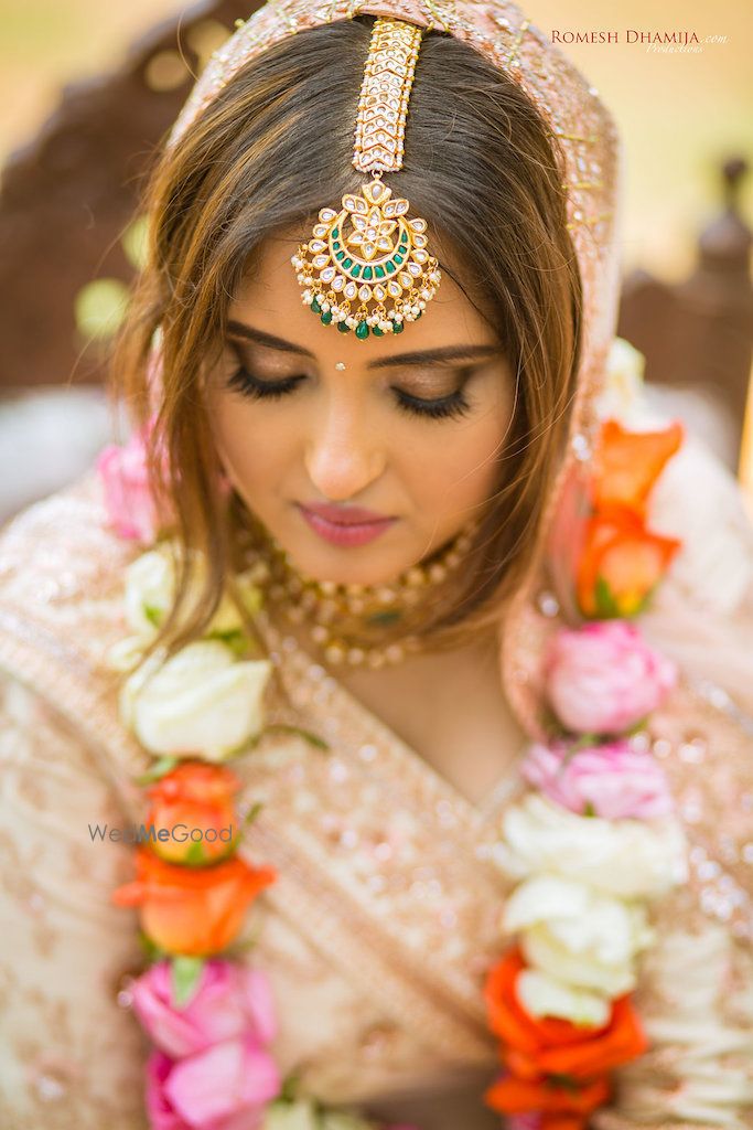 Photo of Simple bridal jewellery with maangtikka