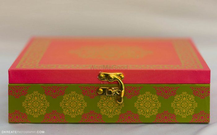 Photo of pink and green box