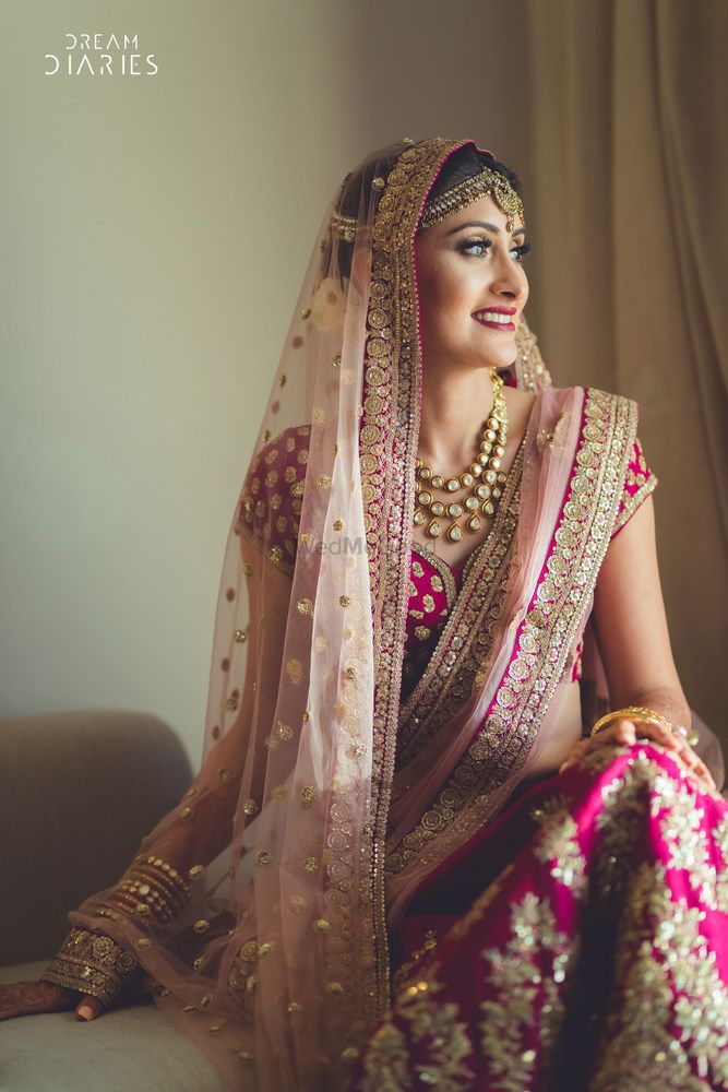 Bright Pink Wedding Photoshoot & Poses Photo Dupatta