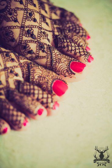 Photo of mehendi on feet