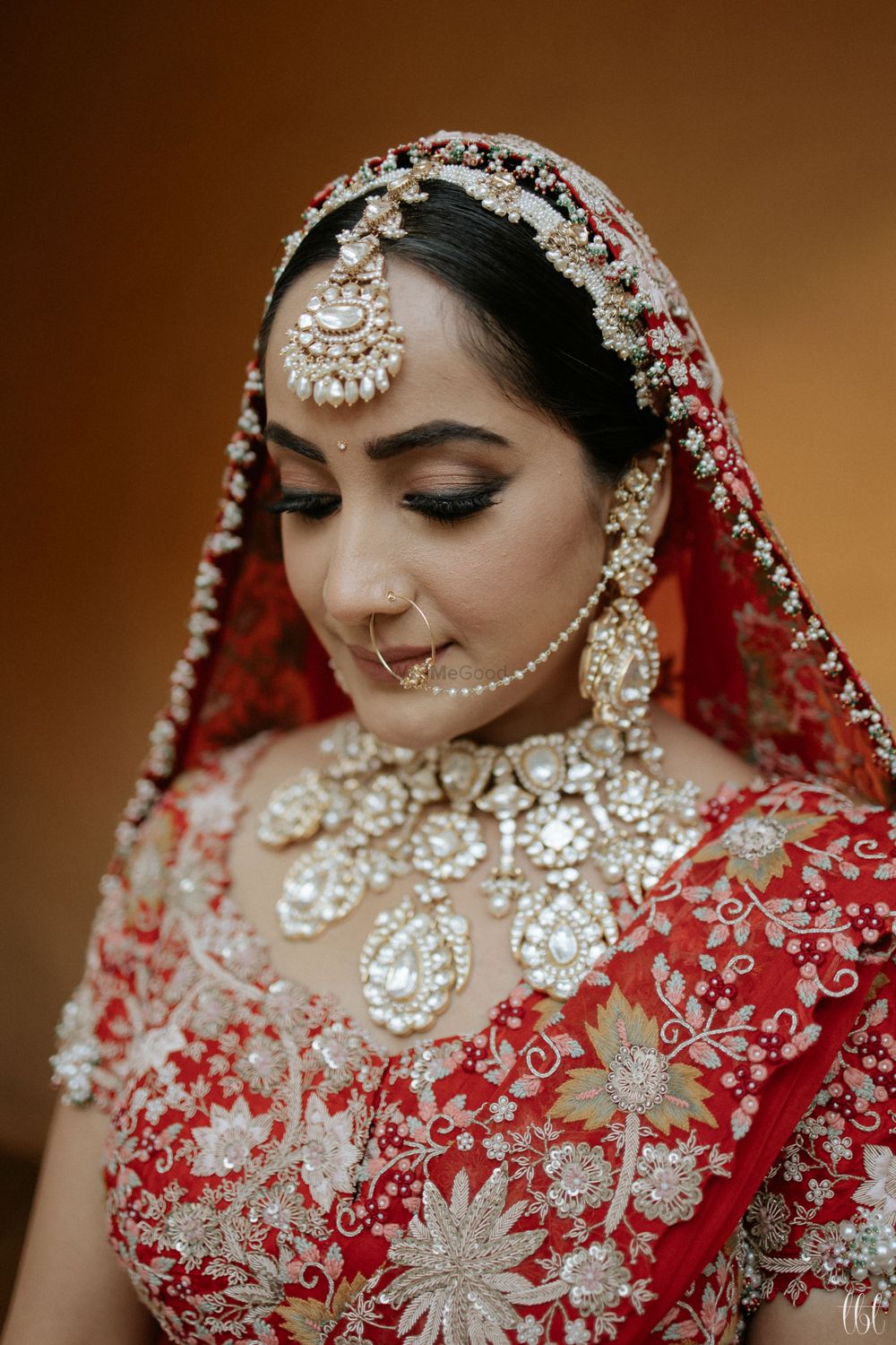 Photo of bride in nude makeup with polki necklace
