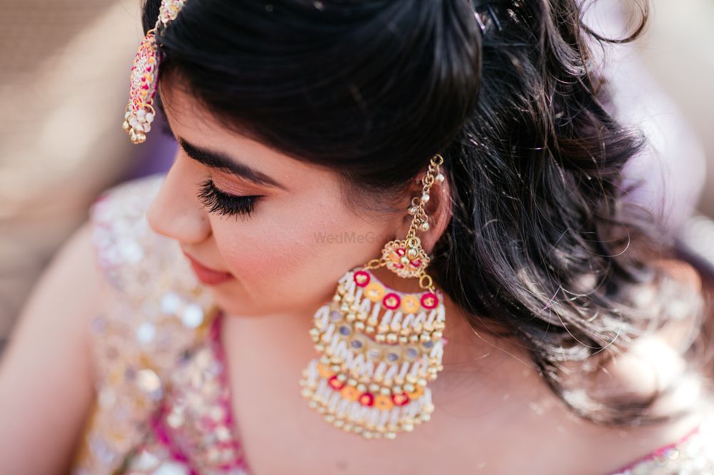 Photo of Fun mehendi jewellery with unique earrings