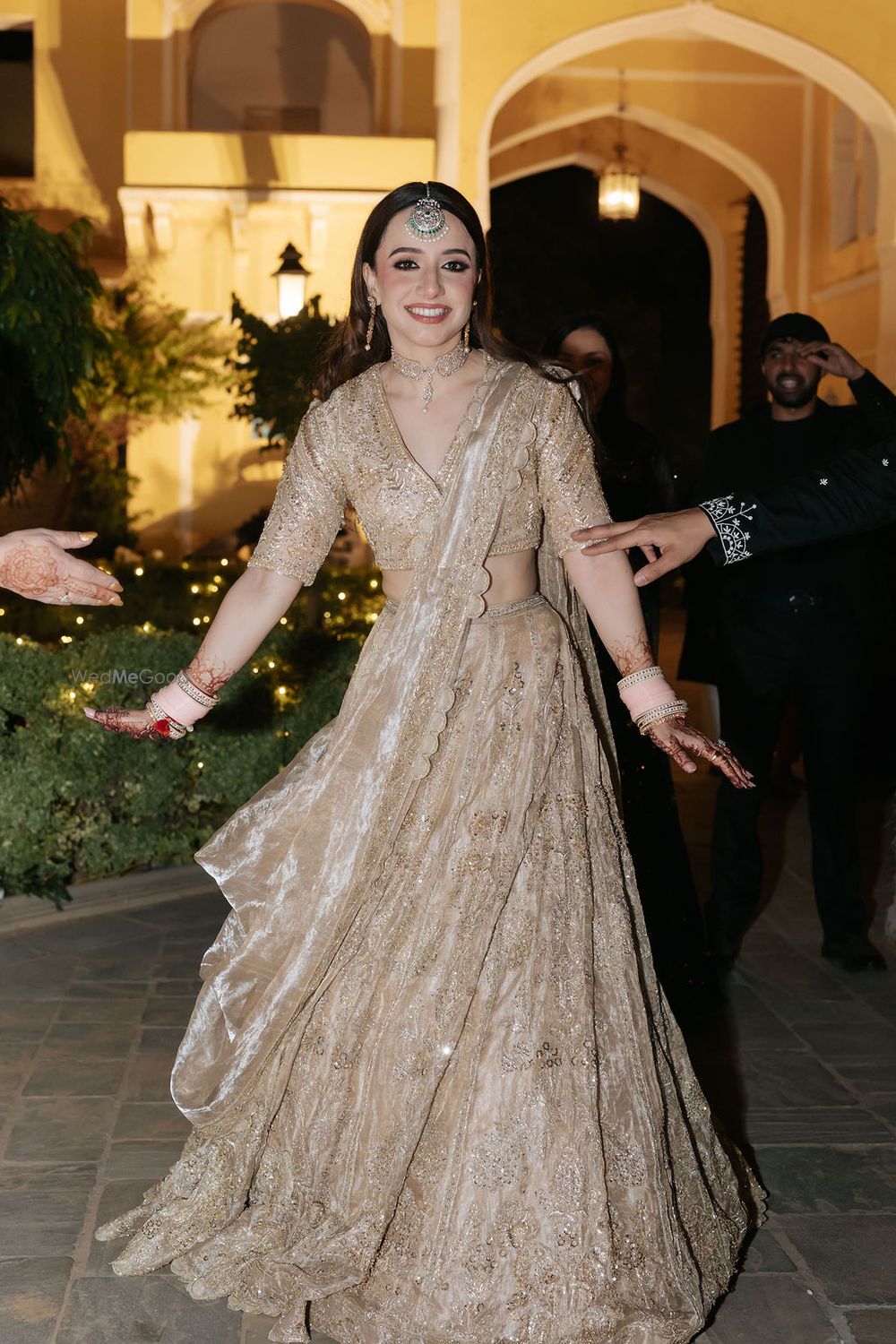 Photo of Bride in an all-gold lehenga for her sangeet night with minimal diamond jewellery