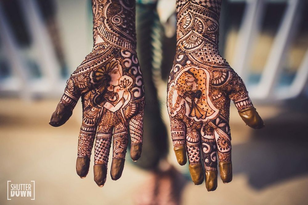 Photo of Bridal mehendi with quirky bride and groom portraits