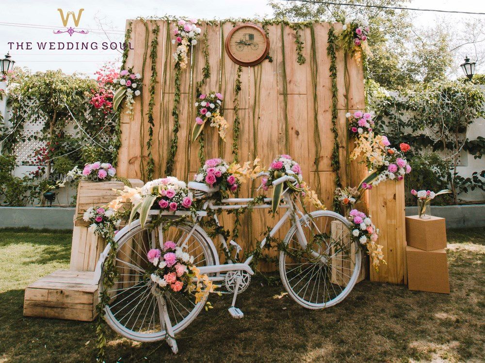 Wedding Decor Photo rustic photobooth