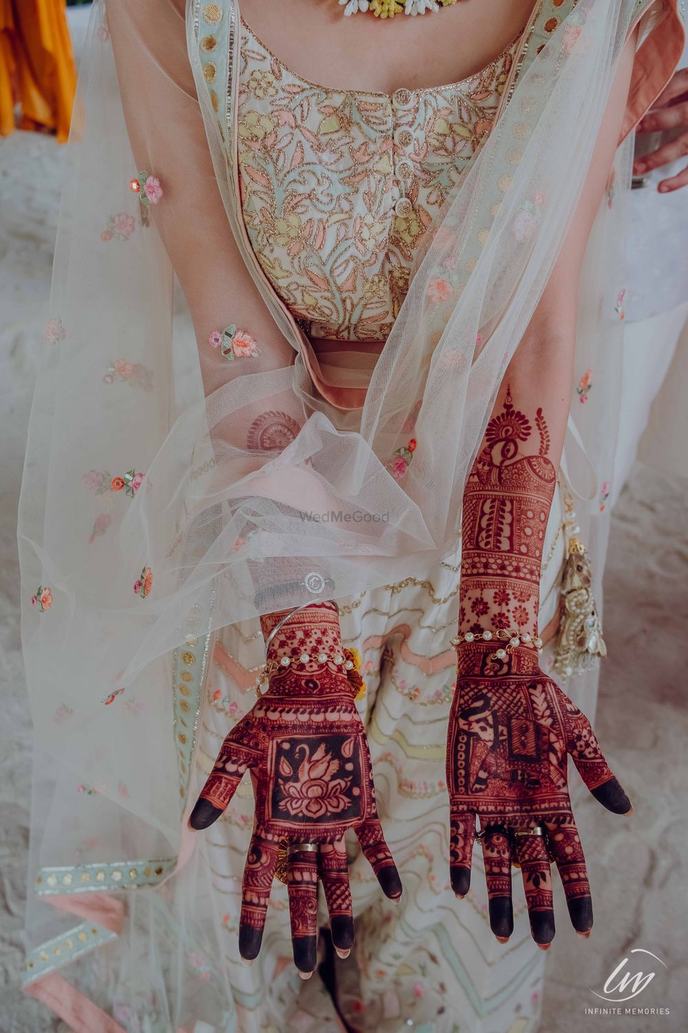 Photo of unique bridal mehendi design with square patterns