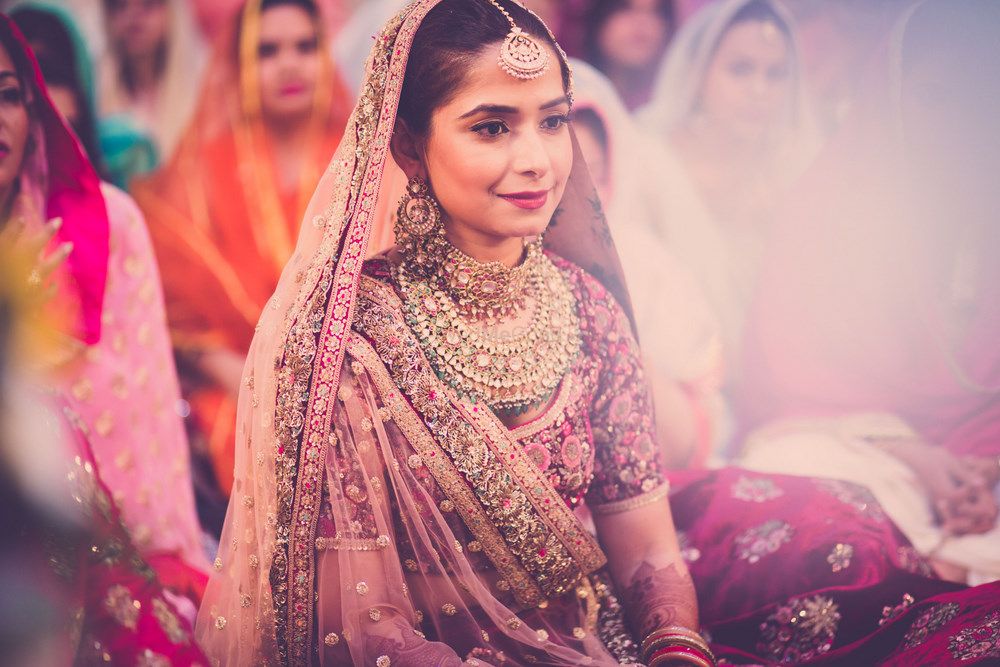 Photo of Gurudwara bride in maroon, sikh bride